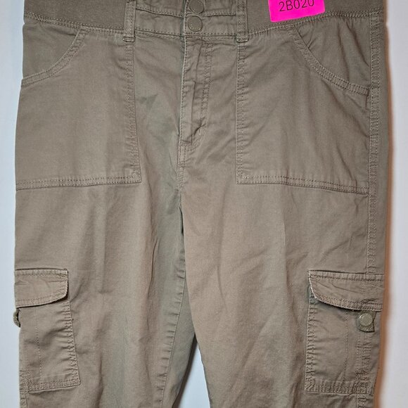 Women’s Lee Easy Fit Khaki Cargo Capris Size 14 Medium Snap Pockets - Picture 1 of 8